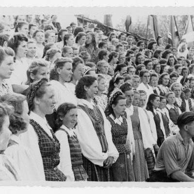 Šilutės rajono dainų šventės akimirka. 1954 m. birželio 20 d.